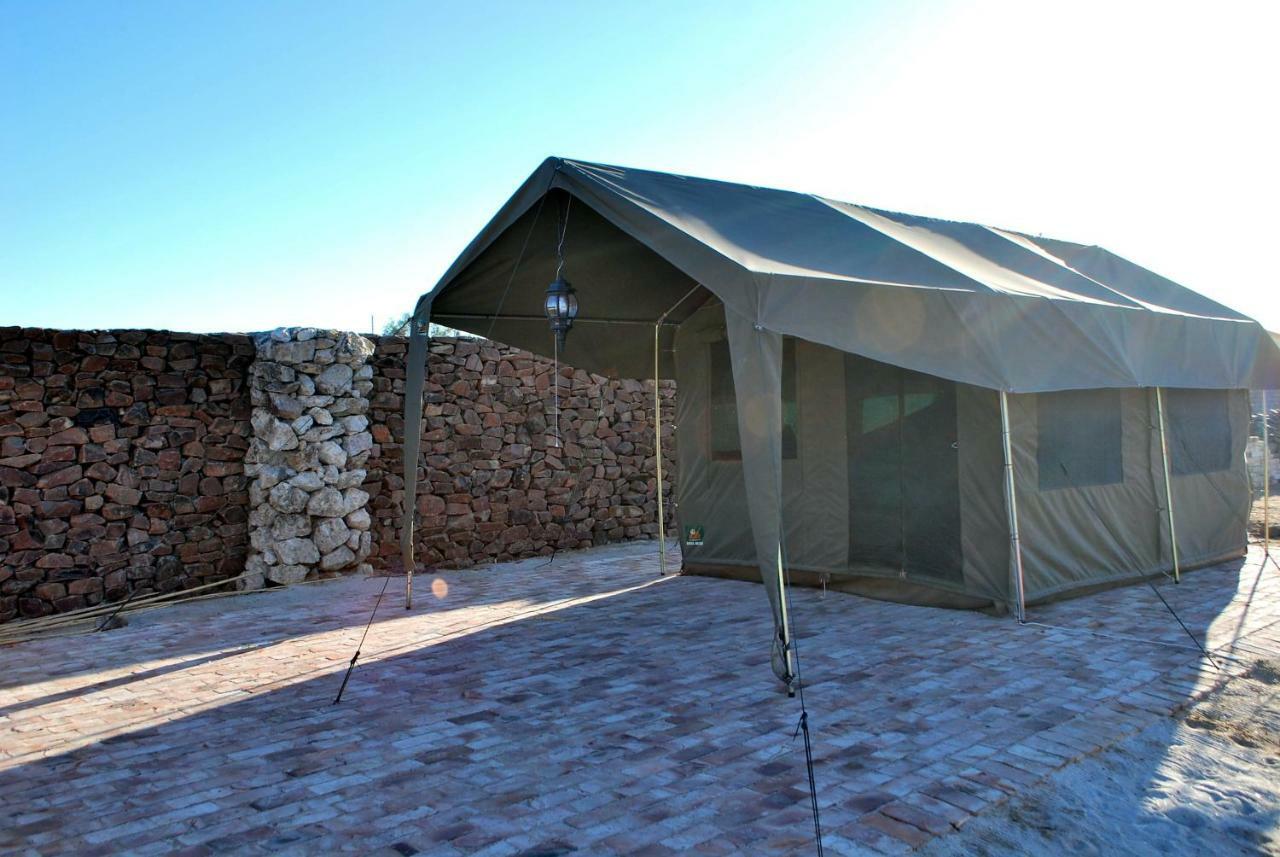 מלון Uis Brandberg Rest Camp מראה חיצוני תמונה
